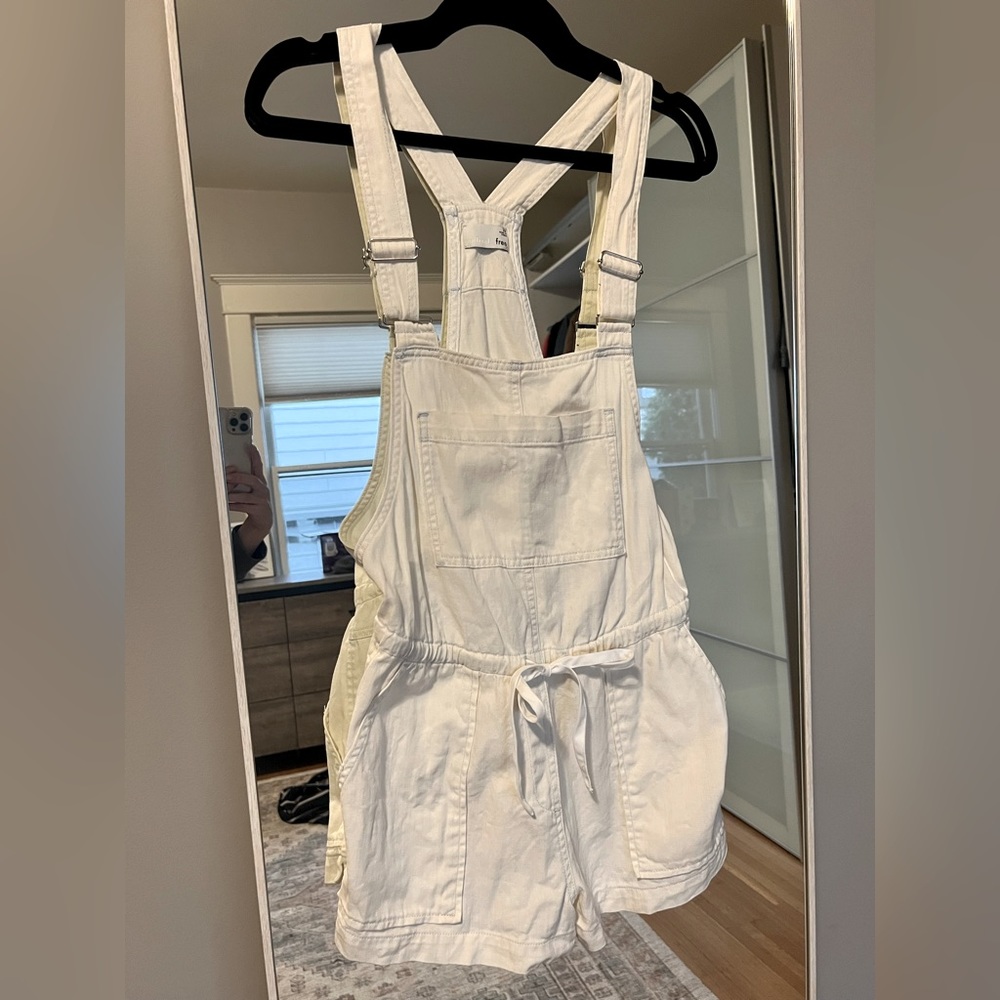 Aritzia Wilfred Free overall shorts - bleached denim - XS